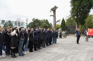 缅怀革命先烈 传承红色基因